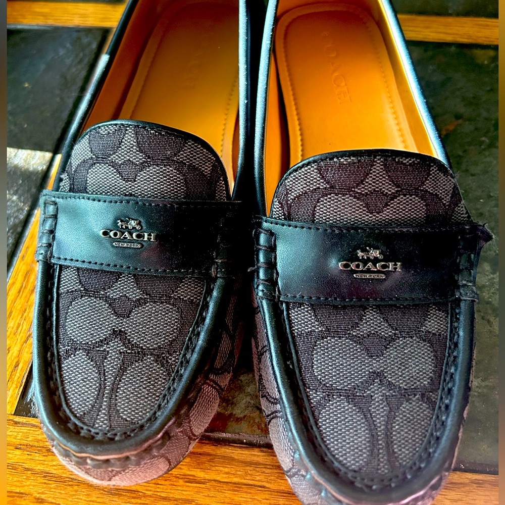 Coach signature Loafers, like new womens 9